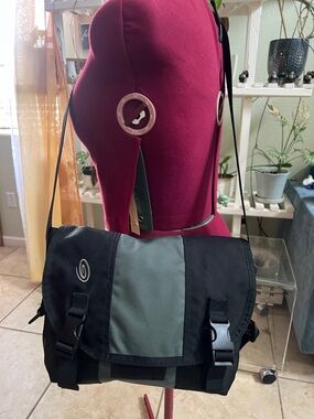 Timbuk2 Medium Black and Gray Crossbody Messenger Bag